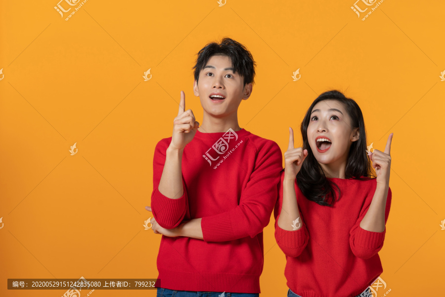 快乐的年轻情侣