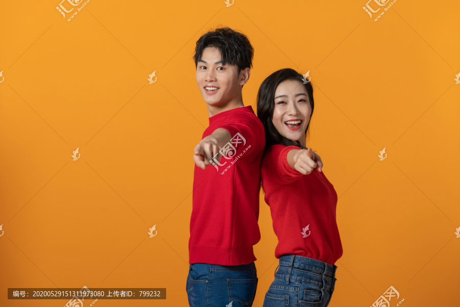 快乐的年轻情侣