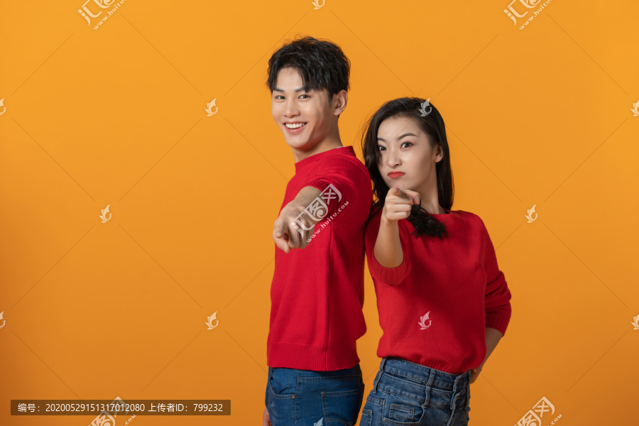 快乐的年轻情侣