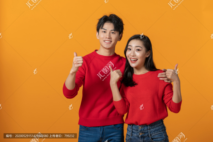 快乐的年轻情侣