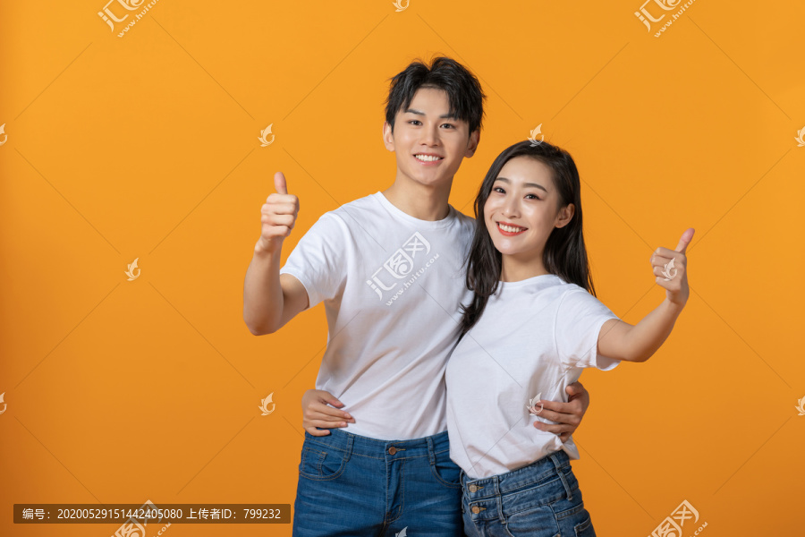 快乐的年轻情侣