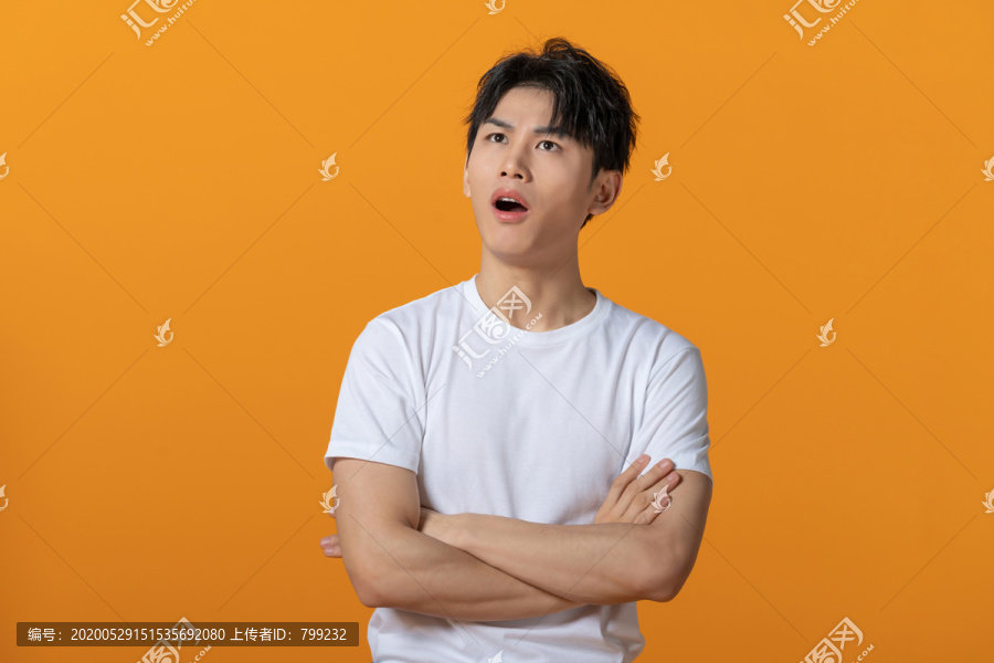 烦恼的年轻男子