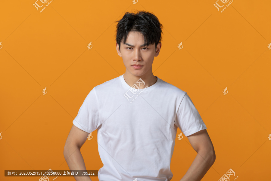 烦恼的年轻男子