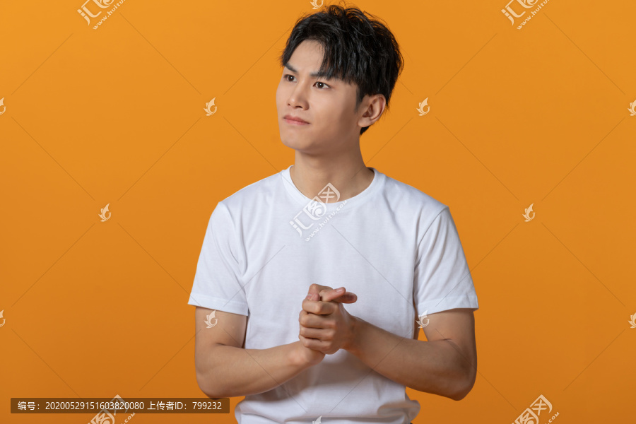 烦恼的年轻男子