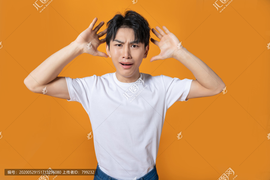 烦恼的年轻男子