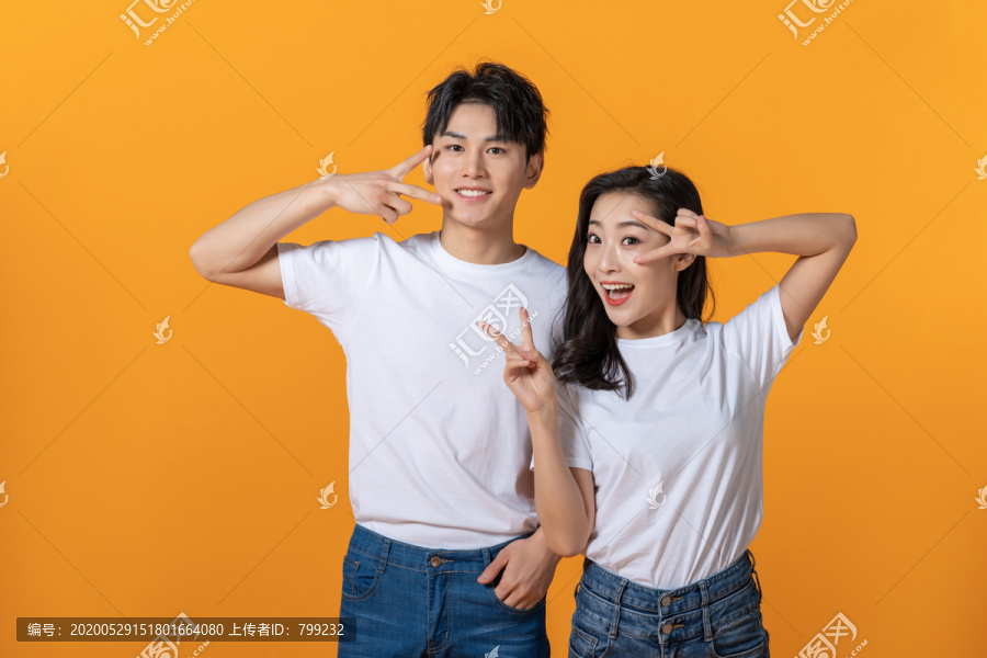 快乐的年轻情侣