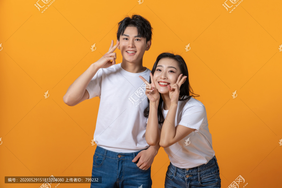 快乐的年轻情侣