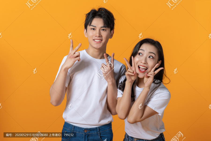 快乐的年轻情侣