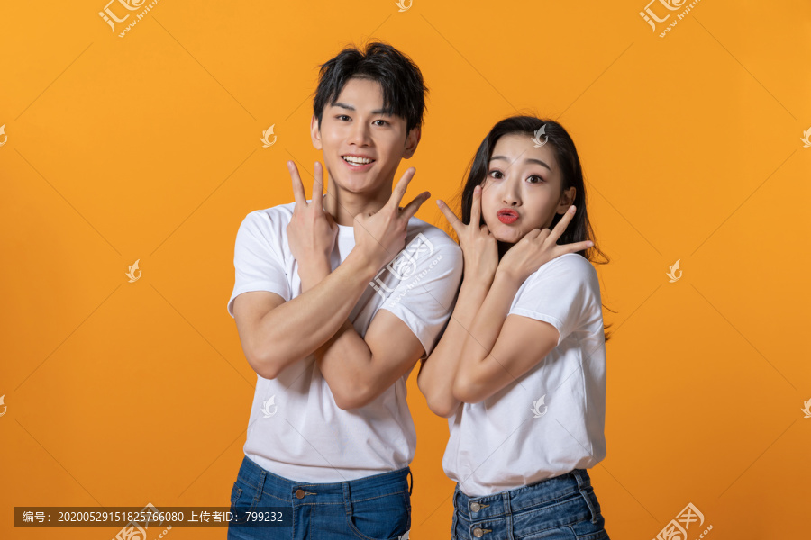 快乐的年轻情侣