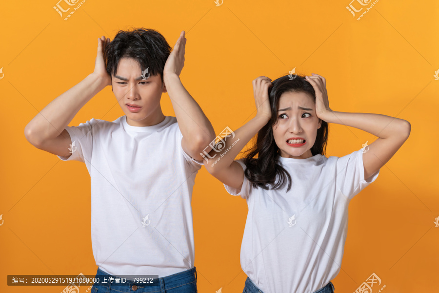 烦恼的年轻情侣