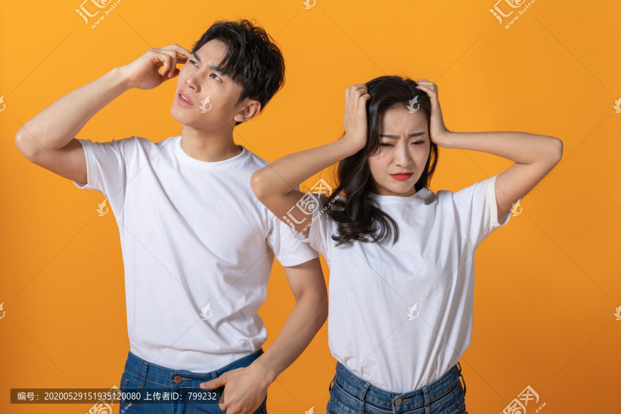 烦恼的年轻情侣