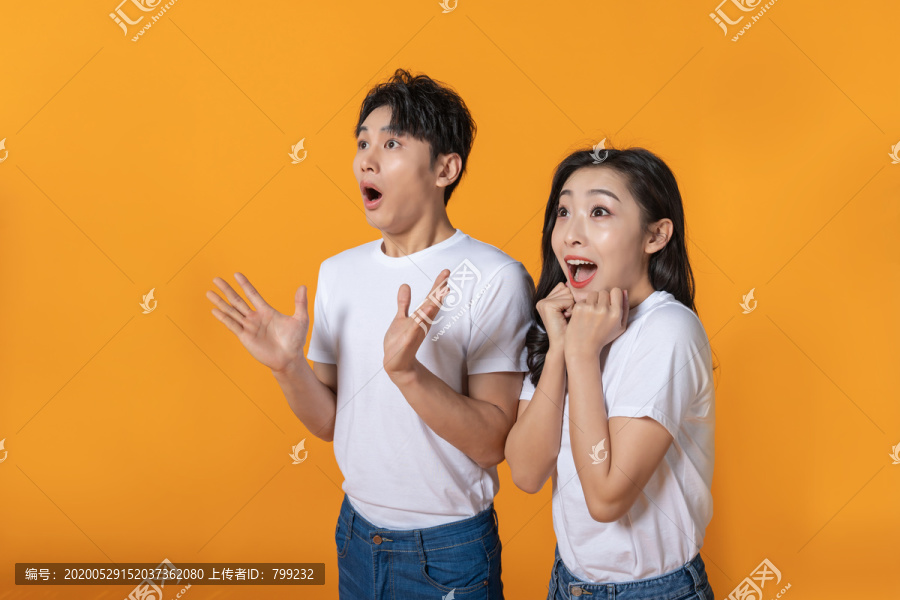 快乐的年轻情侣