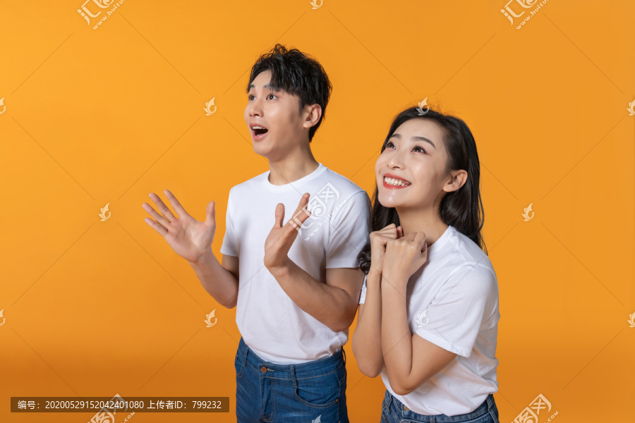 快乐的年轻情侣