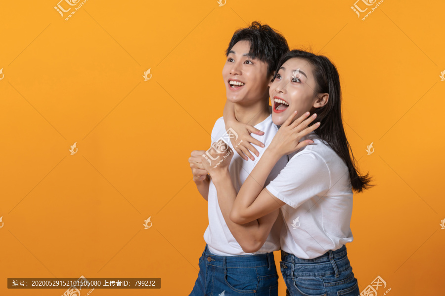 快乐的年轻情侣