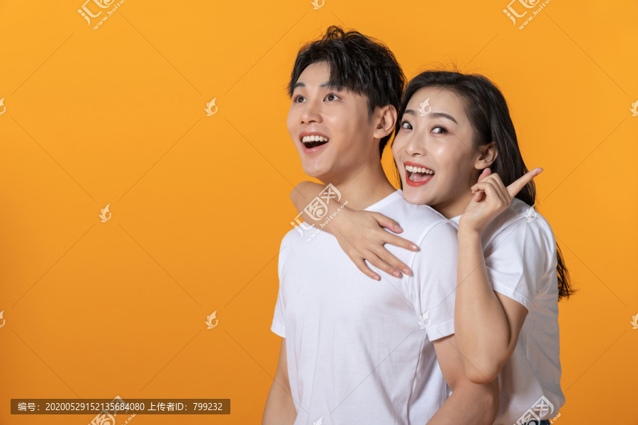 快乐的年轻情侣