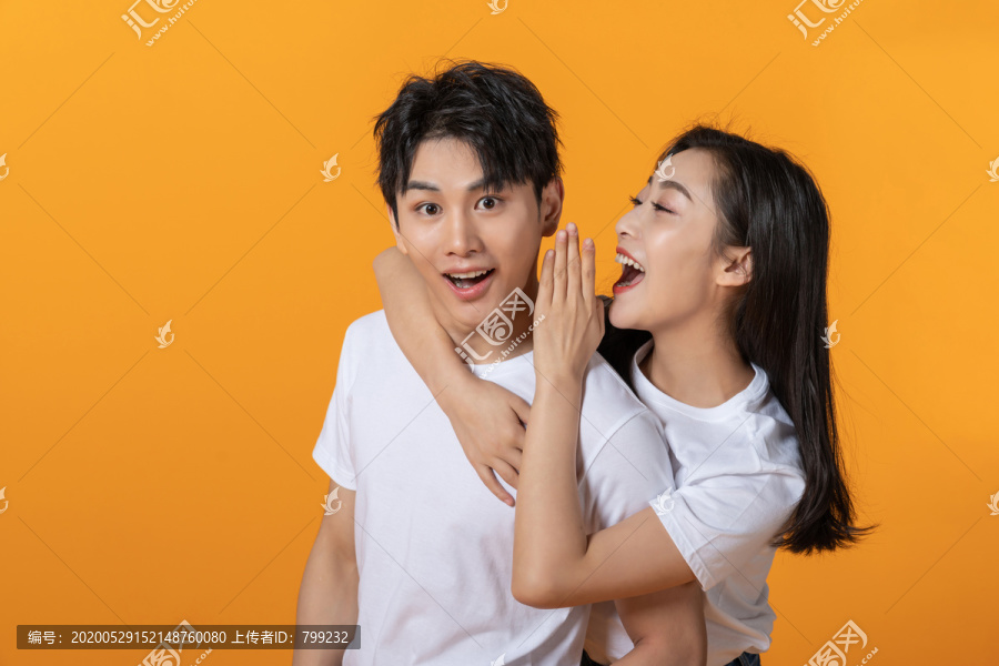 快乐的年轻情侣