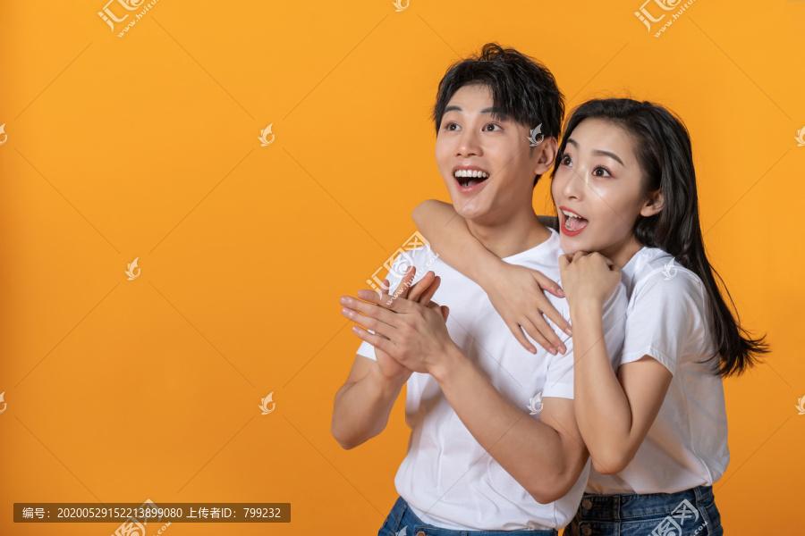 快乐的年轻情侣