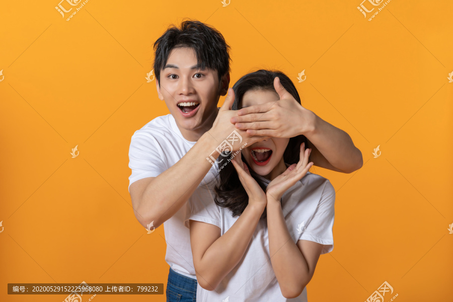 快乐的年轻情侣