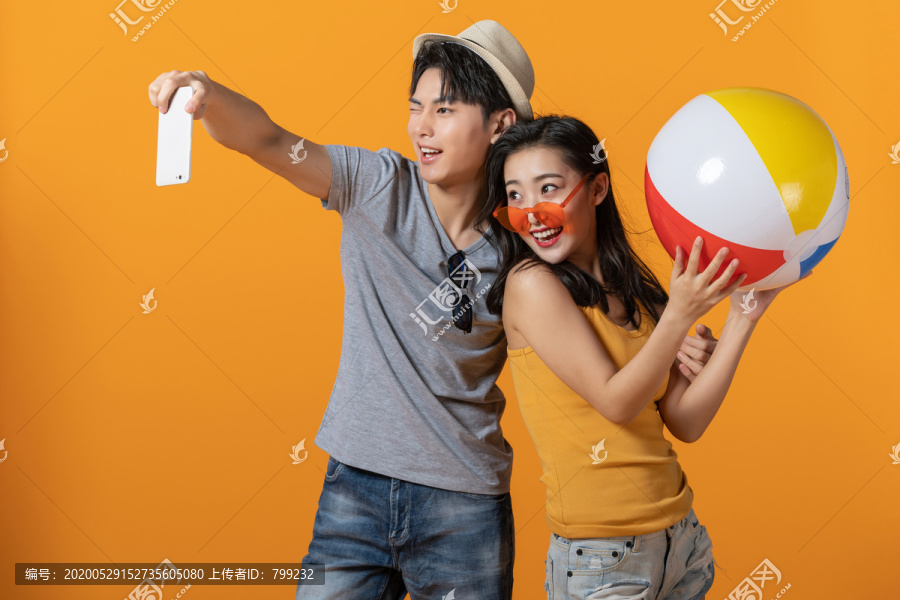 棚拍年轻情侣
