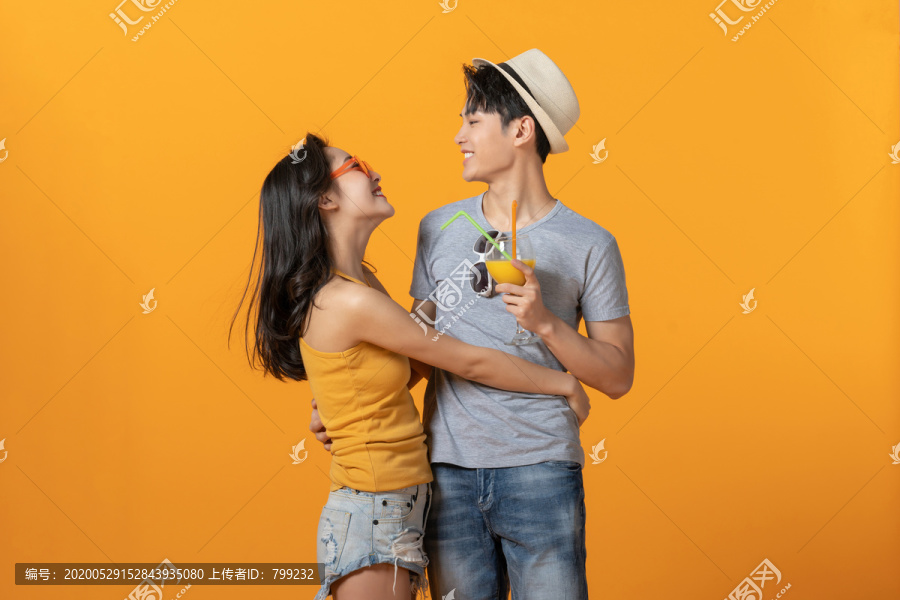 棚拍年轻情侣