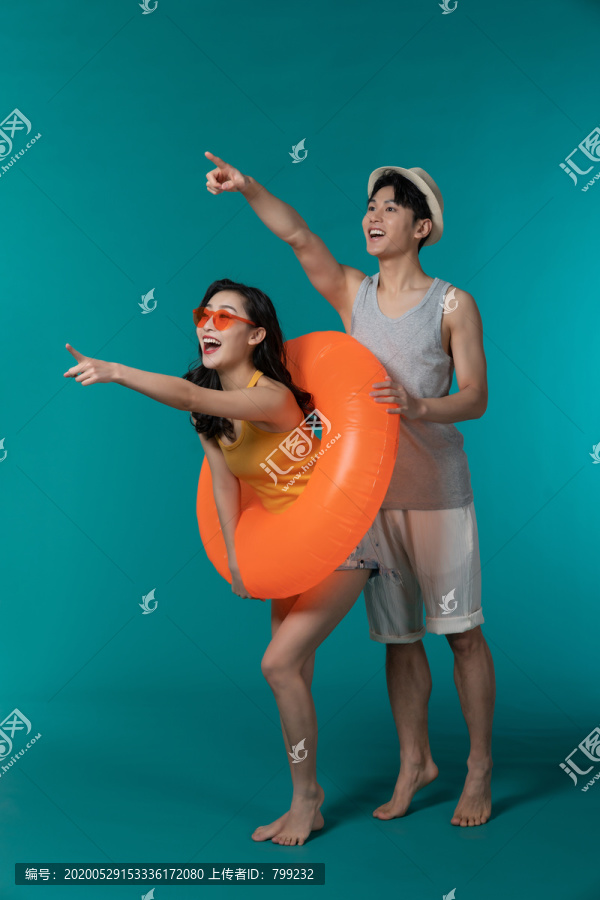 棚拍夏日造型年轻情侣