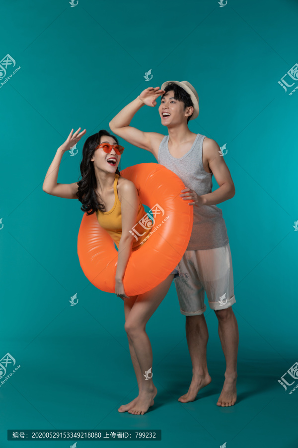 棚拍夏日造型年轻情侣