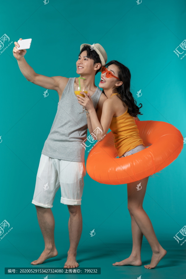 棚拍夏日造型年轻情侣