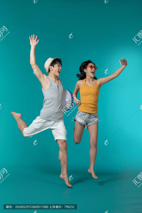 棚拍夏日造型年轻情侣