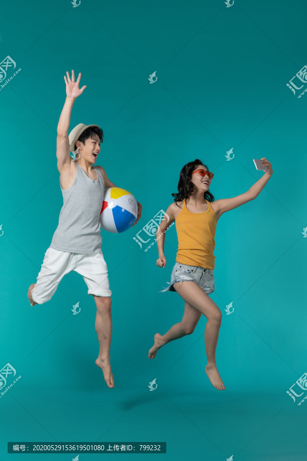棚拍夏日造型年轻情侣