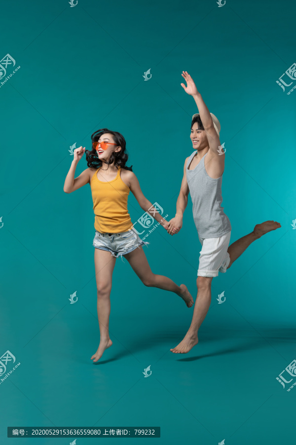 棚拍夏日造型年轻情侣