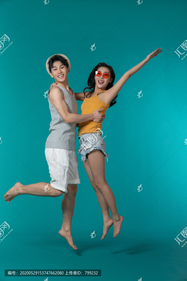 棚拍夏日造型年轻情侣