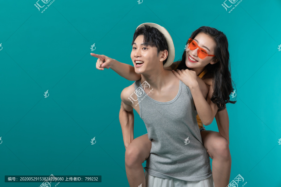棚拍夏日造型年轻情侣