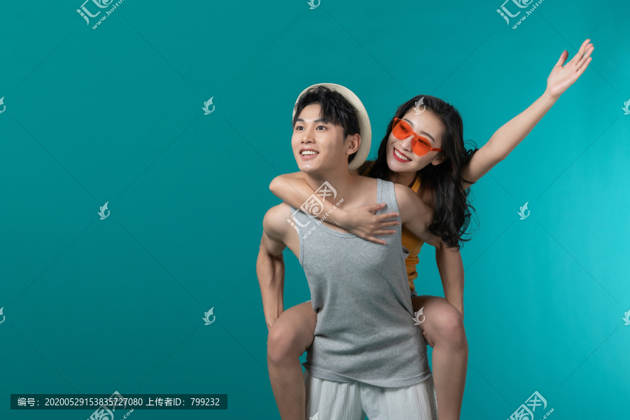 棚拍夏日造型年轻情侣