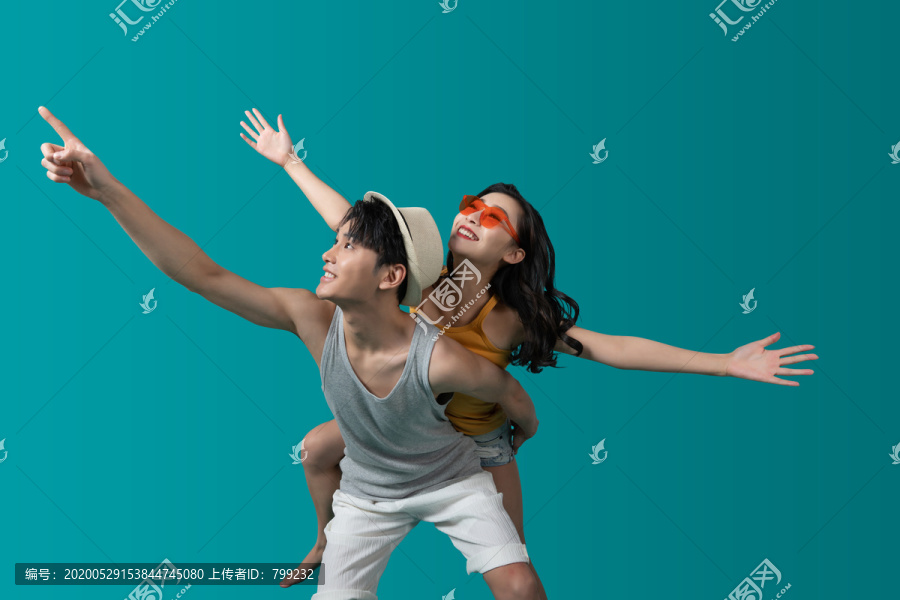 棚拍夏日造型年轻情侣