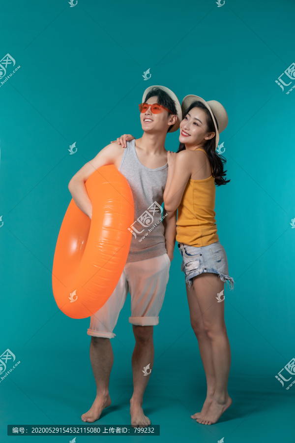 棚拍夏日造型年轻情侣