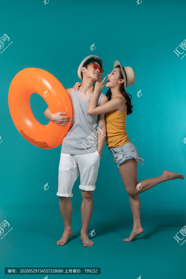 棚拍夏日造型年轻情侣
