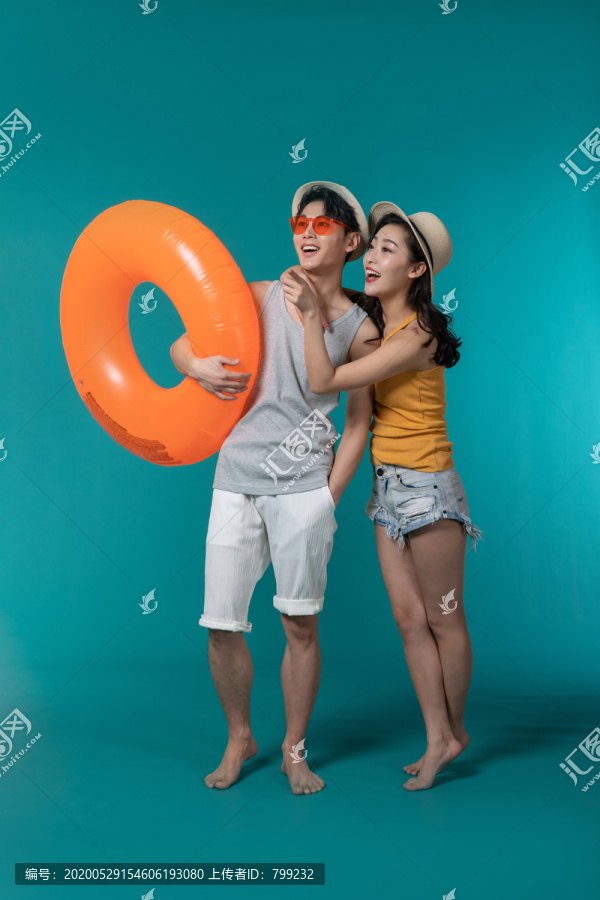 棚拍夏日造型年轻情侣