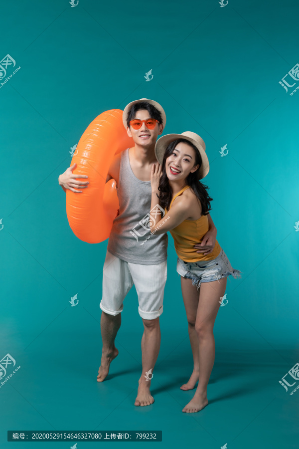 棚拍夏日造型年轻情侣
