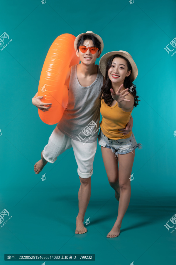 棚拍夏日造型年轻情侣