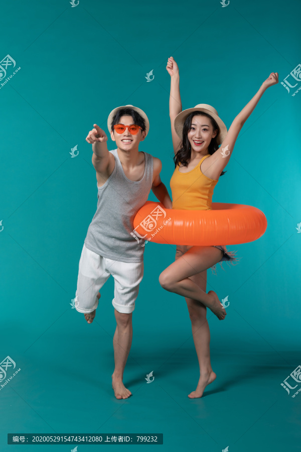 棚拍夏日造型年轻情侣