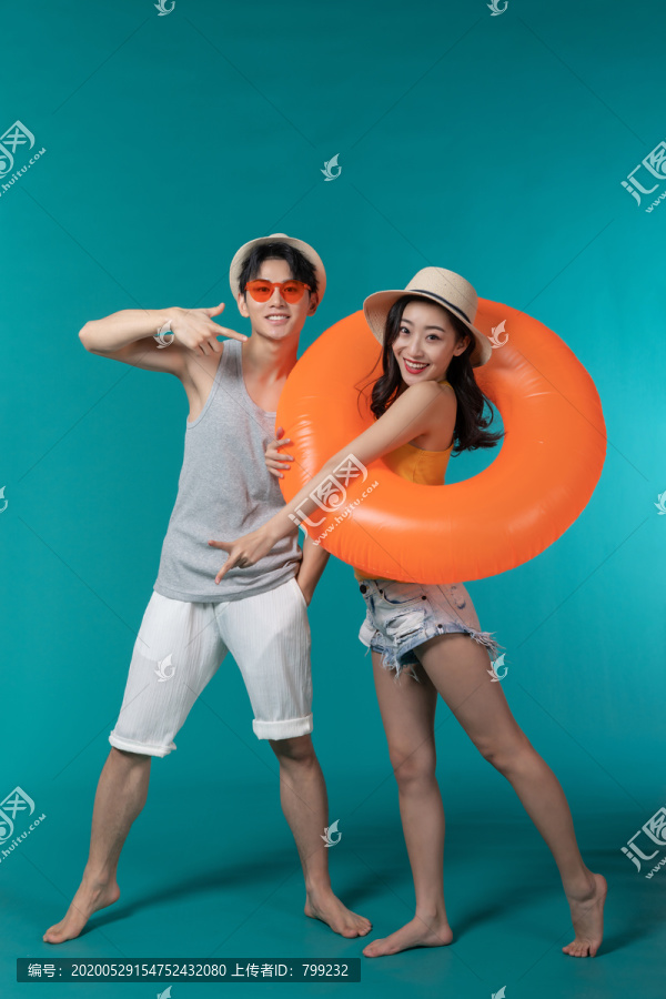 棚拍夏日造型年轻情侣