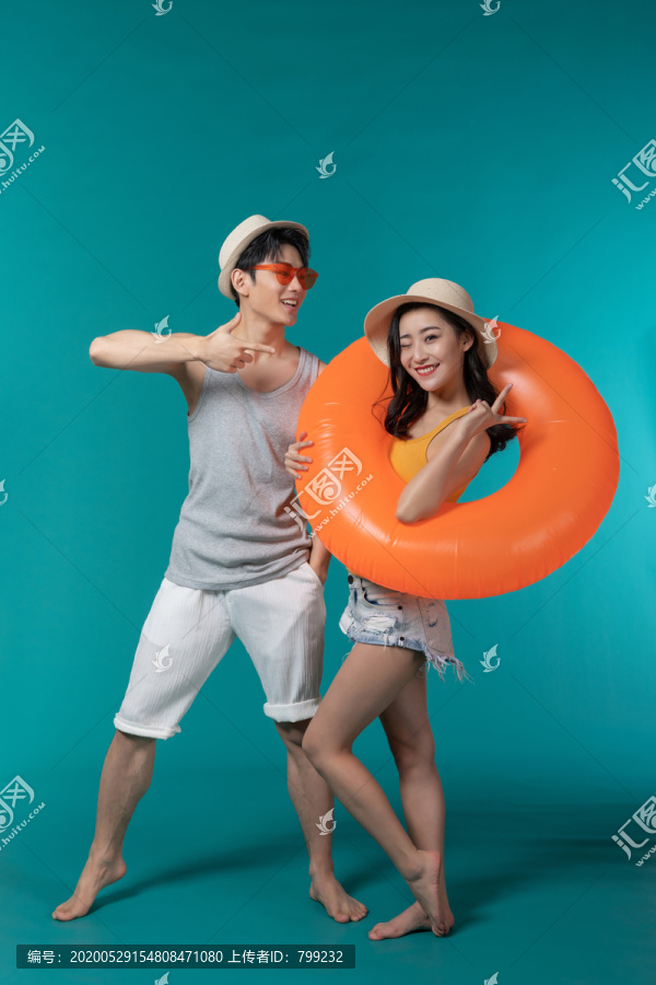 棚拍夏日造型年轻情侣