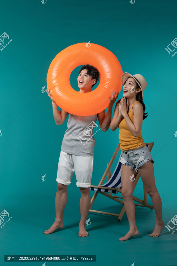 棚拍夏日造型年轻情侣