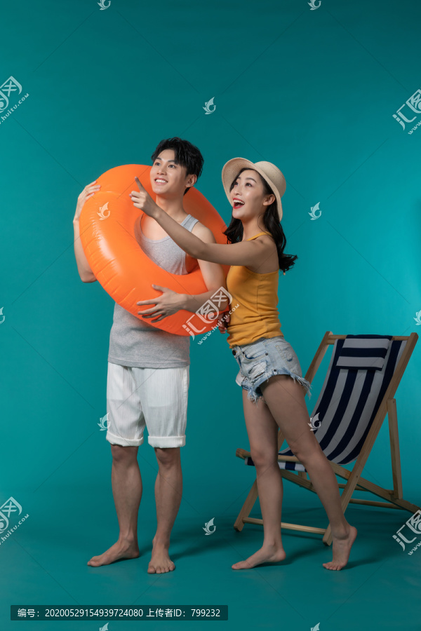 棚拍夏日造型年轻情侣