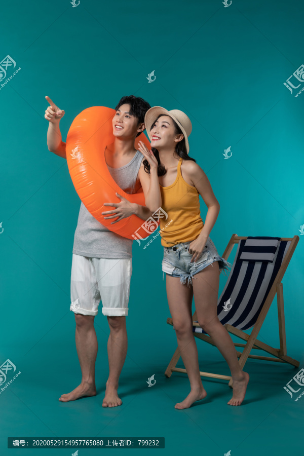 棚拍夏日造型年轻情侣