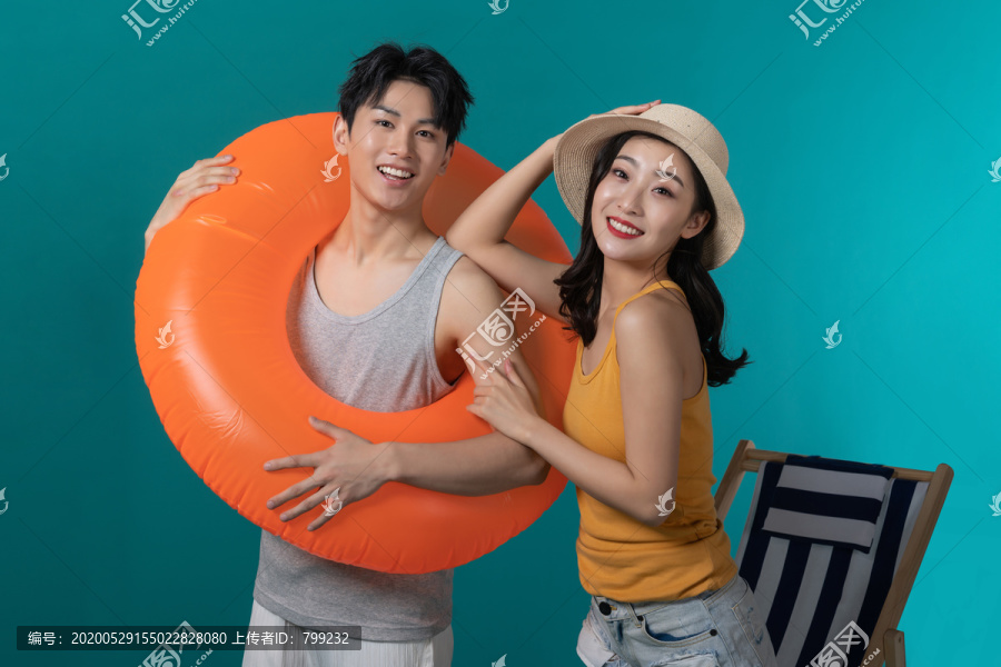 棚拍夏日造型年轻情侣