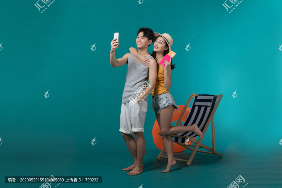 棚拍夏日造型年轻情侣