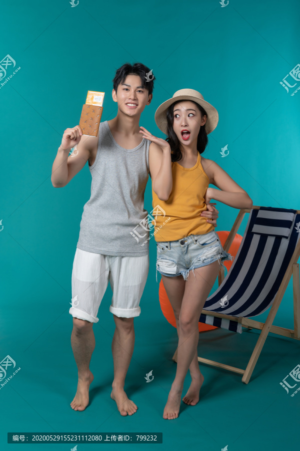 棚拍夏日造型年轻情侣
