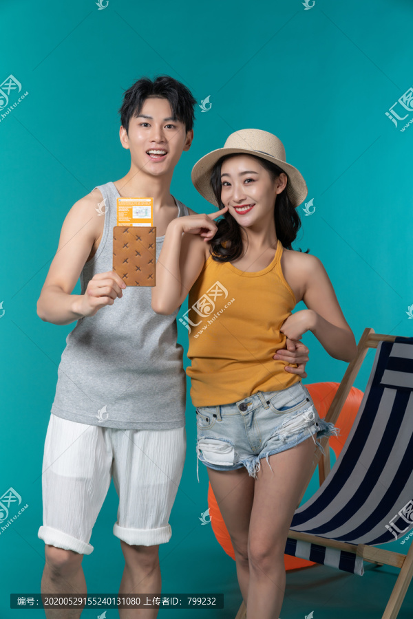 棚拍夏日造型年轻情侣