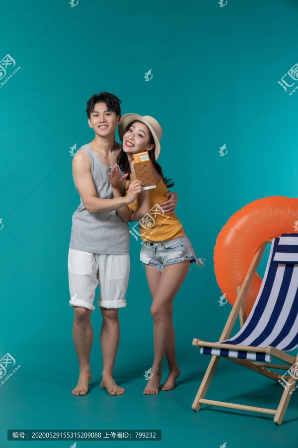 棚拍夏日造型年轻情侣